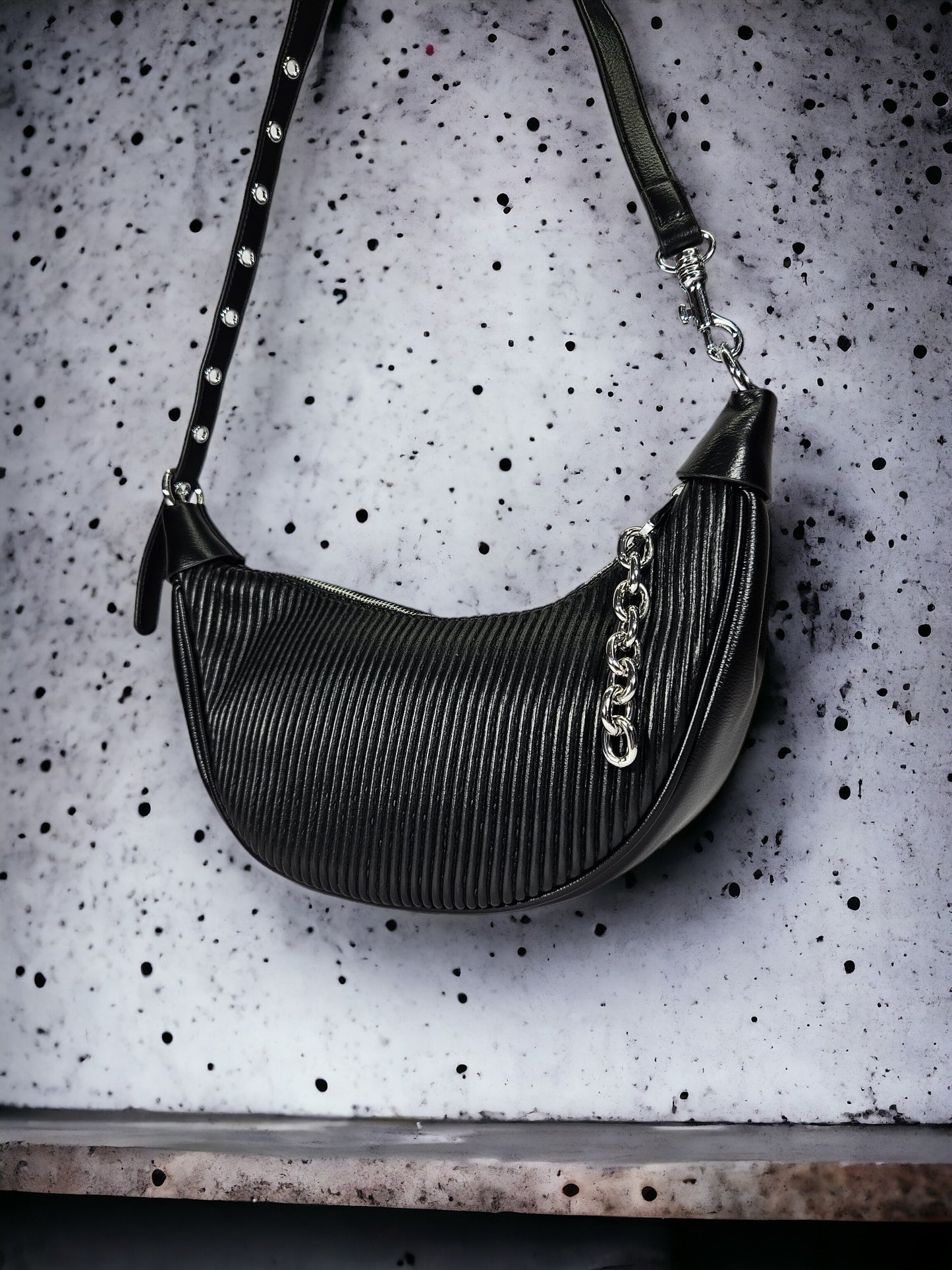 CRESCENT MOON SHOULDER LINE BAG